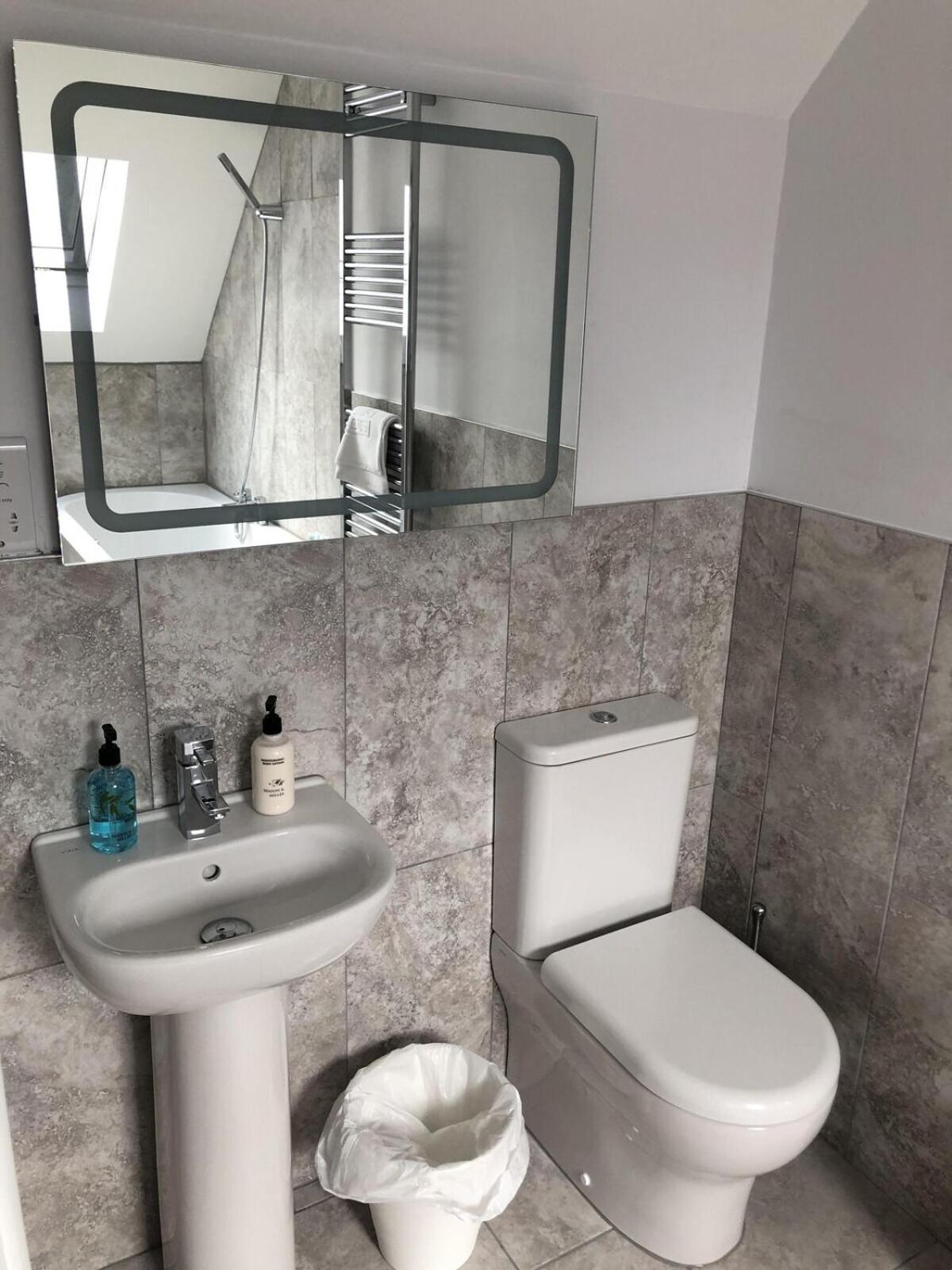Hamilton Arms Suites Midhurst Zimmer foto