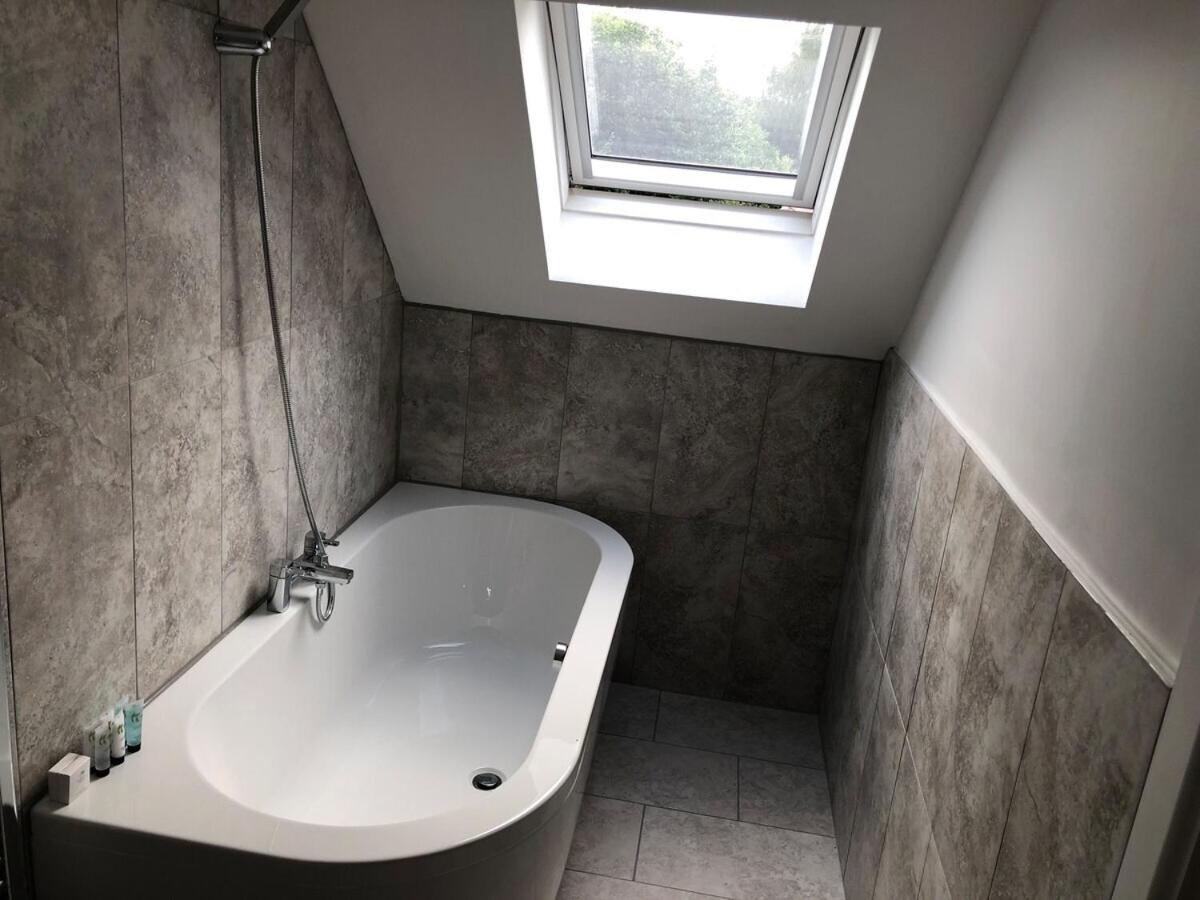 Hamilton Arms Suites Midhurst Zimmer foto